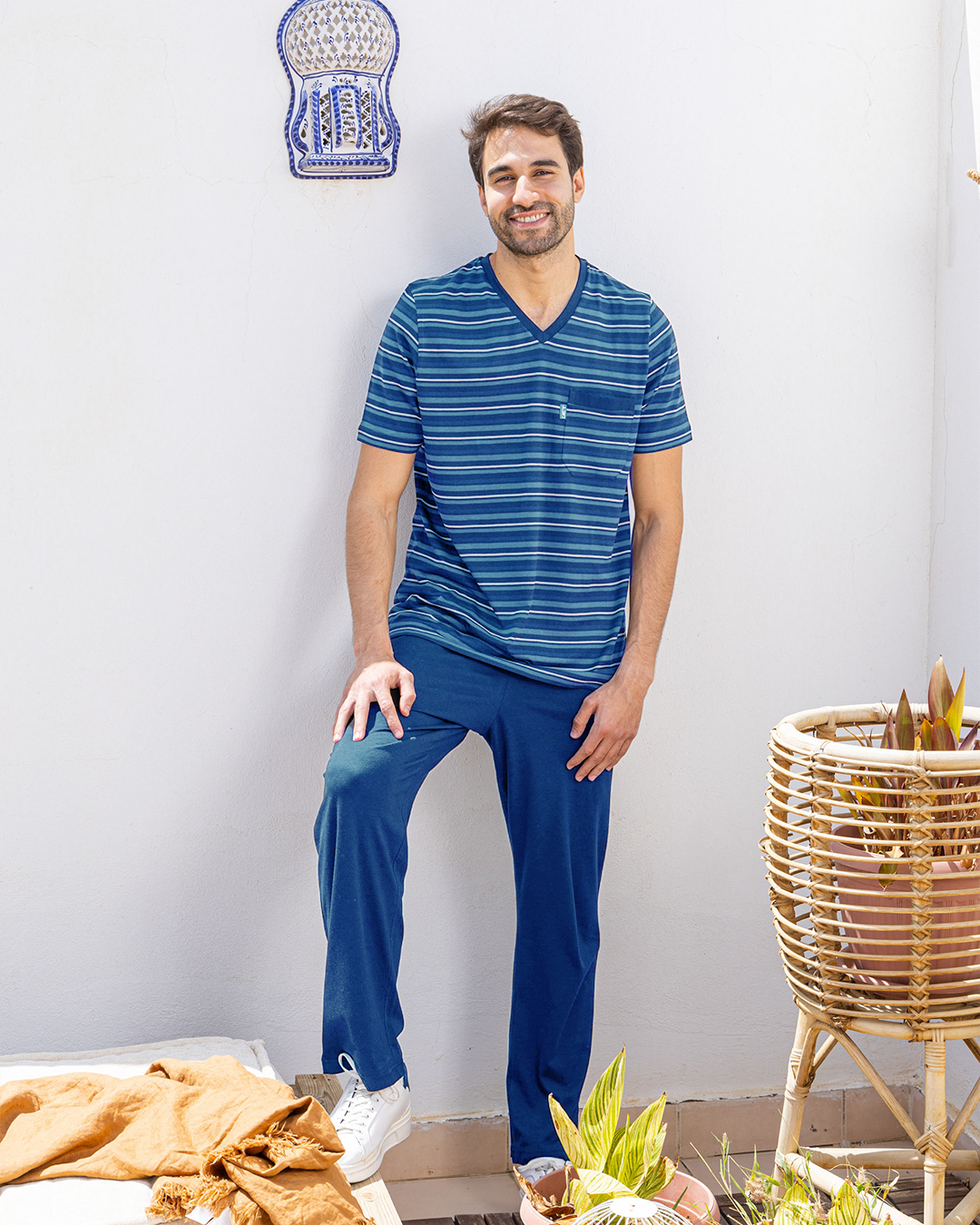Striped chest pocket of plain V-neck pajama pants for men
