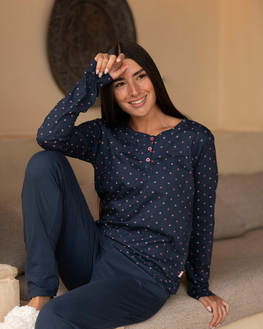 Women's pajamas printed with buttons