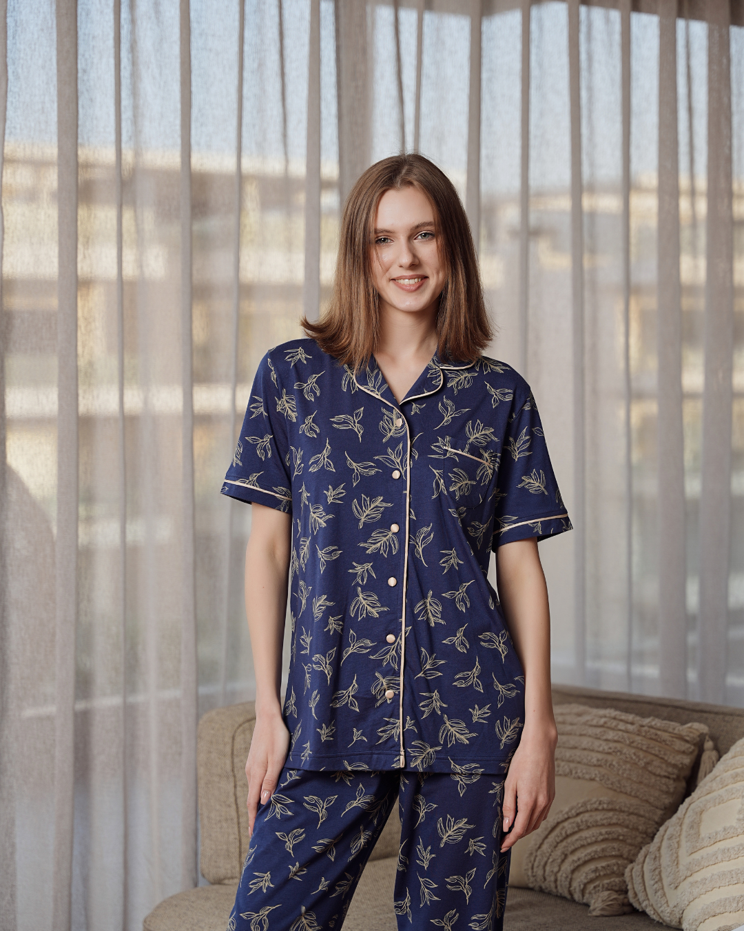 Women's classic seven-button pajamas with leaf print