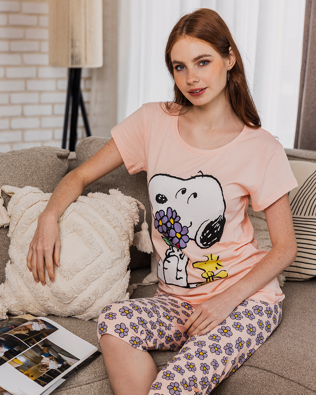 Snoopy Women's pajamas, half-sleeved T-shirt and Snoopy pantyhose