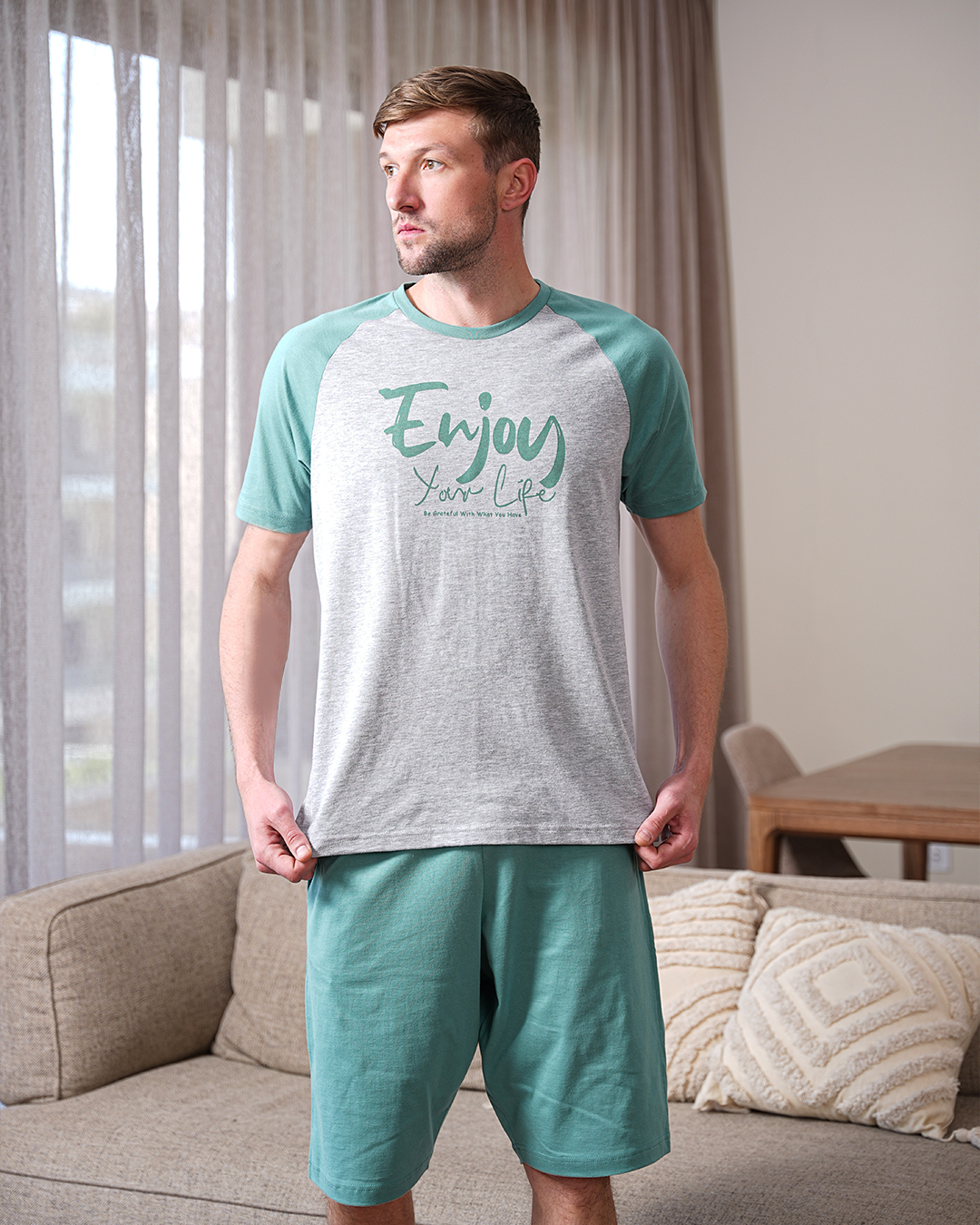 Plain men's pajamas, T-shirt printed on the chest, half sleeves, and shorts
