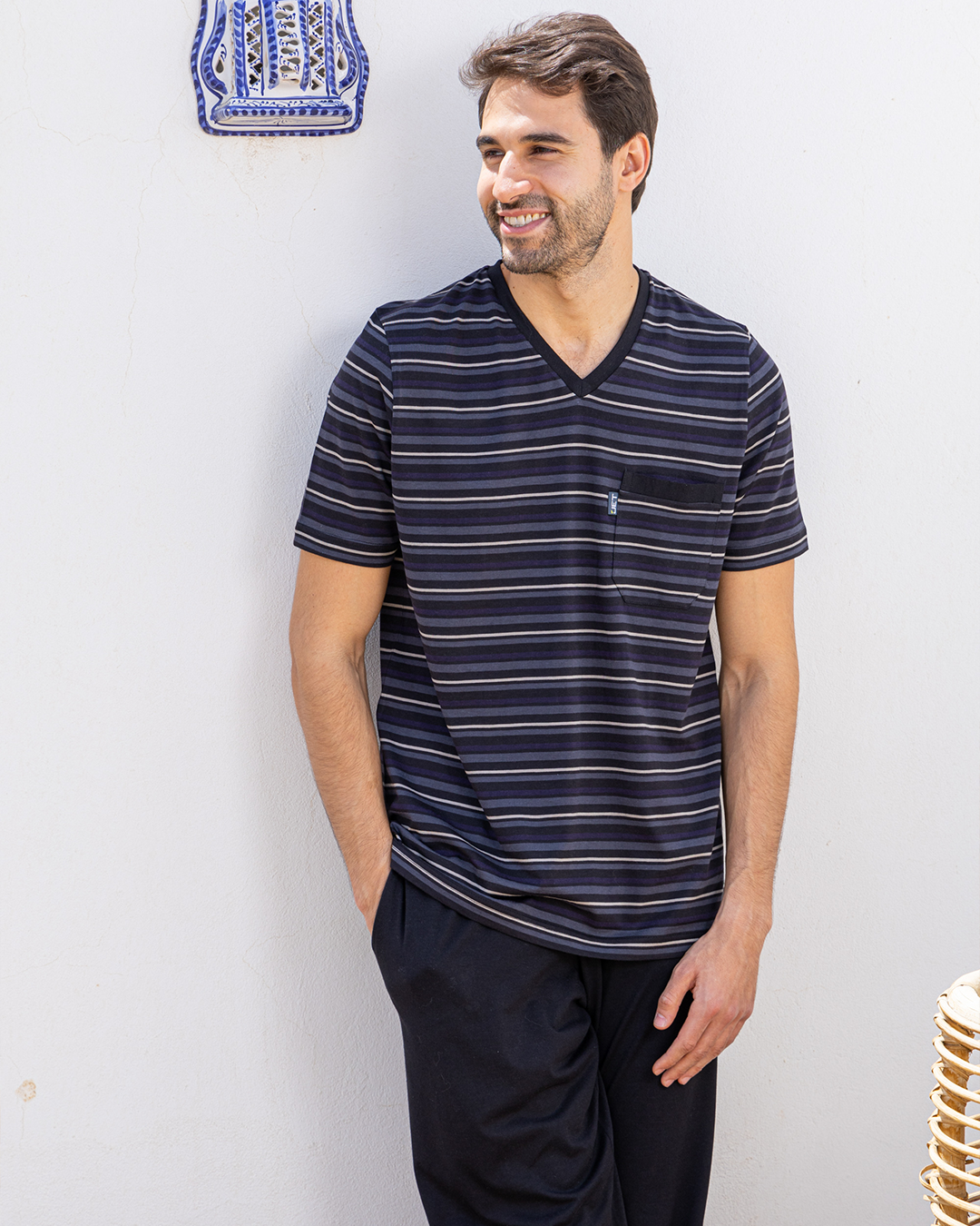 Striped chest pocket of plain V-neck pajama pants for men