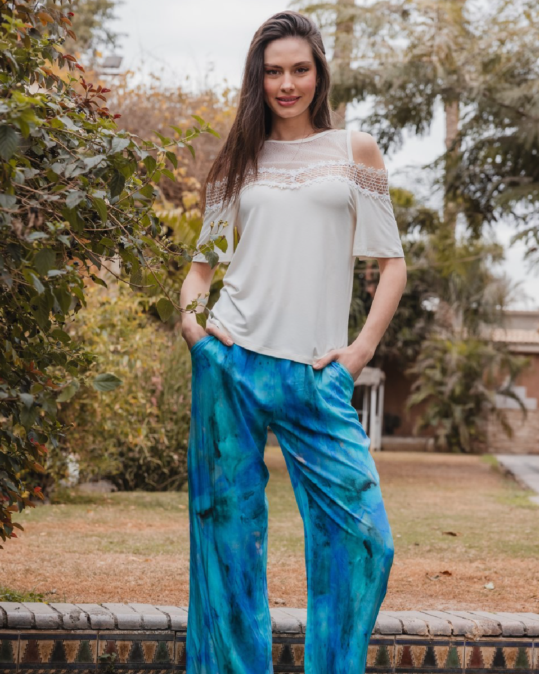 Women's pajamas with half sleeves, lace on the chest, and tie-dye printed pants