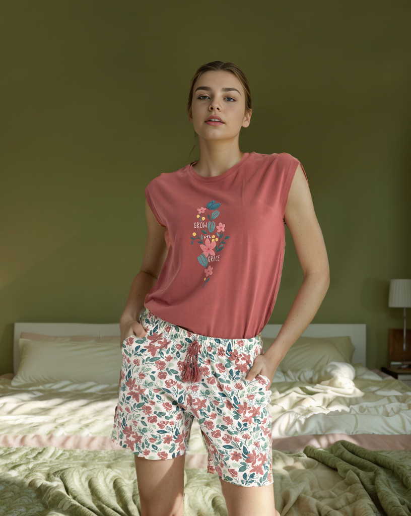 grow in grace Women's pajamas with a cropped T-shirt and shorts, floral