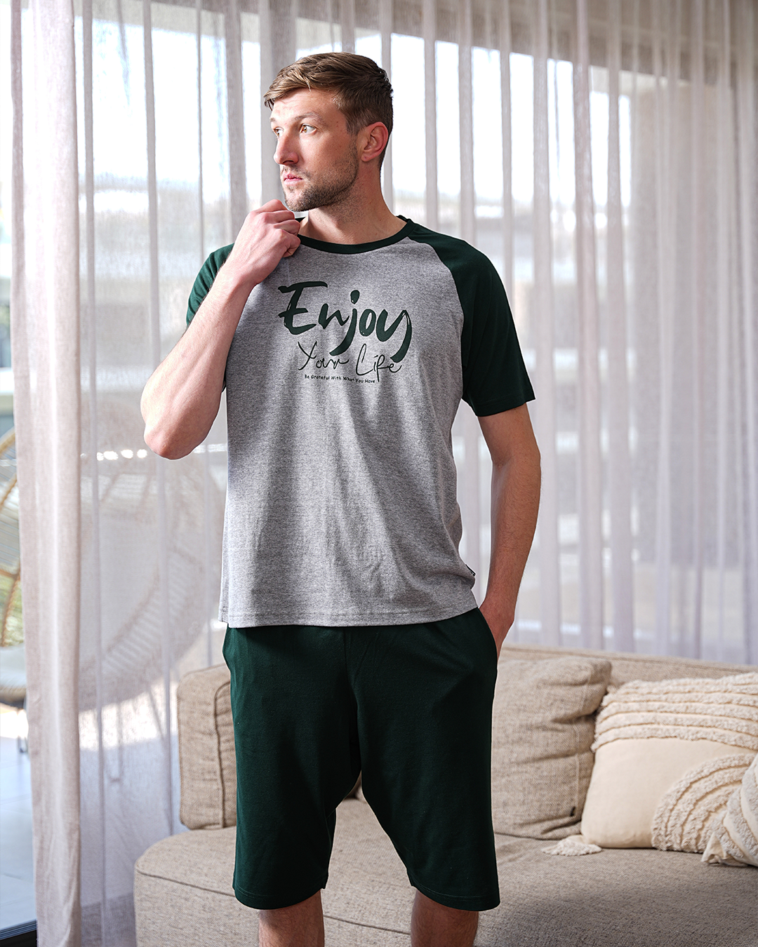 Plain men's pajamas, T-shirt printed on the chest, half sleeves, and shorts