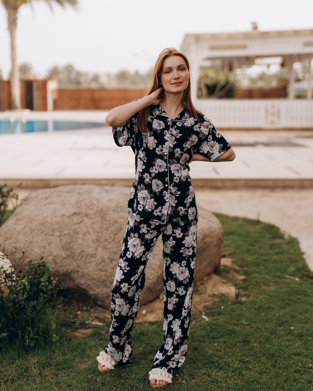 Women's pajamas printed with a classic collar and trouser buttons