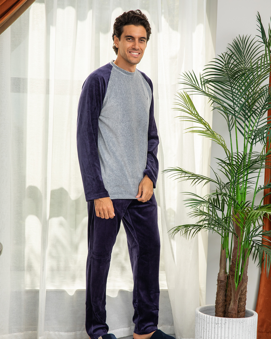Plush men's pajama embroidered with a horse