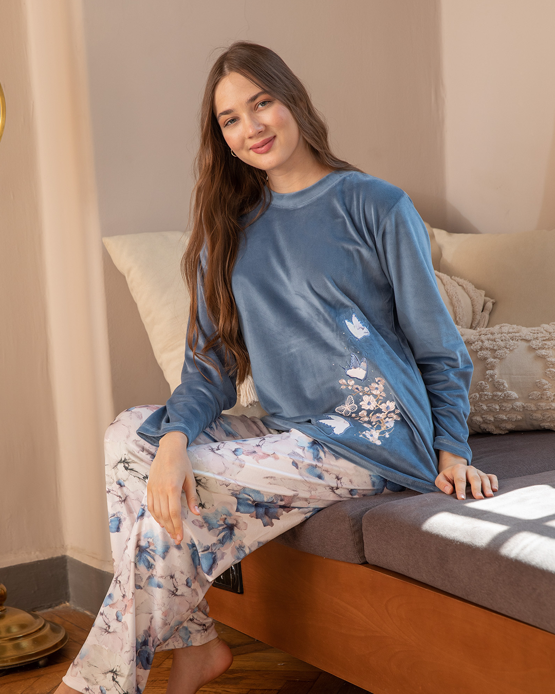 Women's pajamas, velvet, embroidered and rose