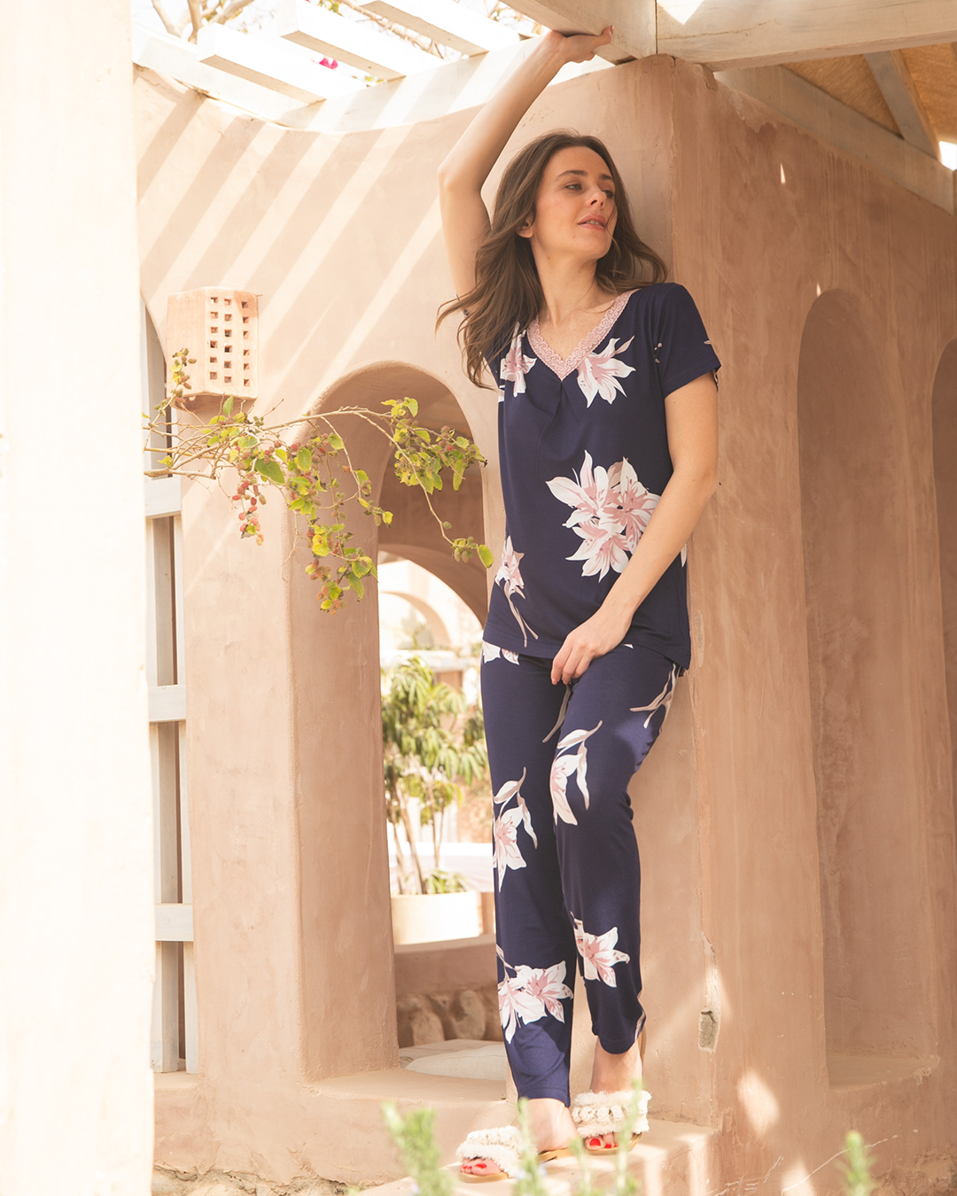 Half sleeve flower V pajamas for women