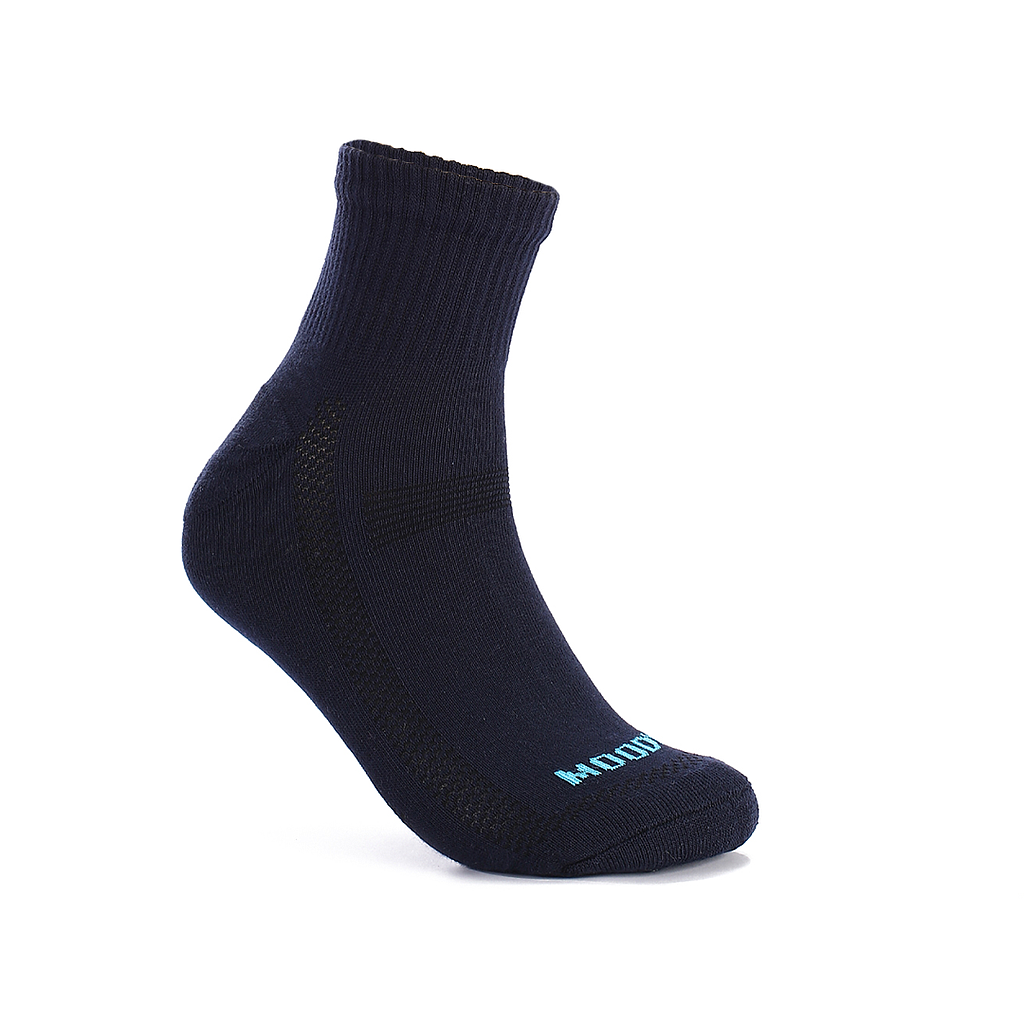 Men's socks with half heels and plain shoes