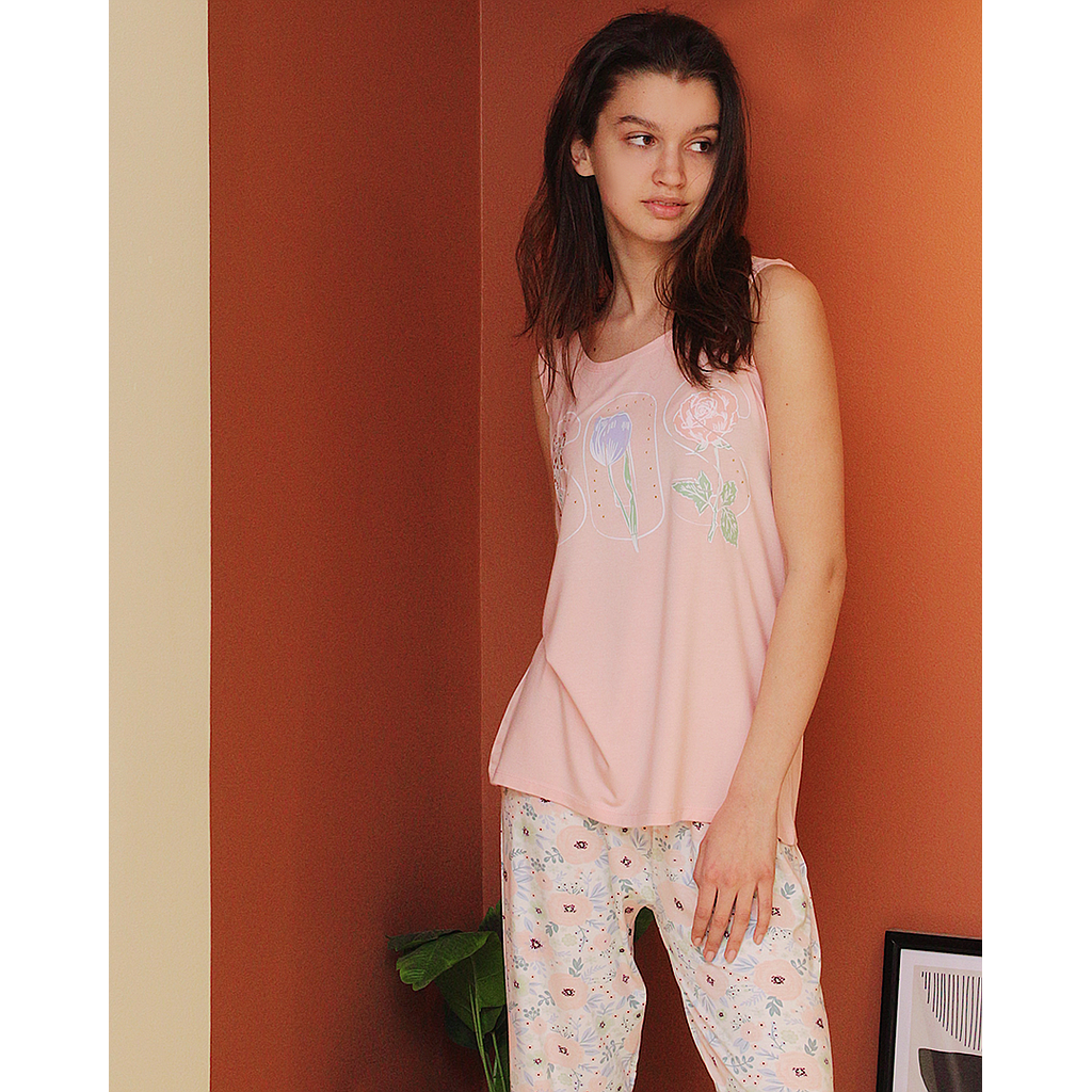 Women's pajamas with pink pants
