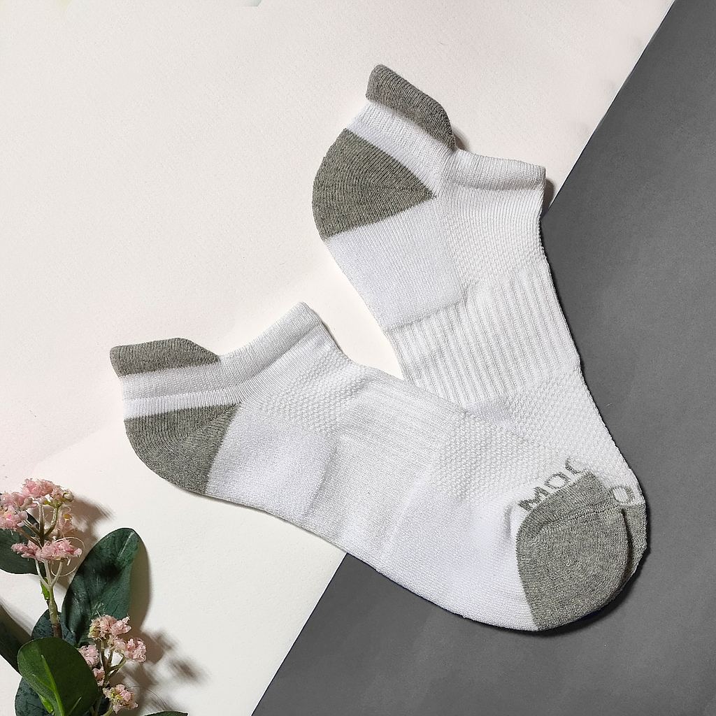 Short women's socks, half a plain towel